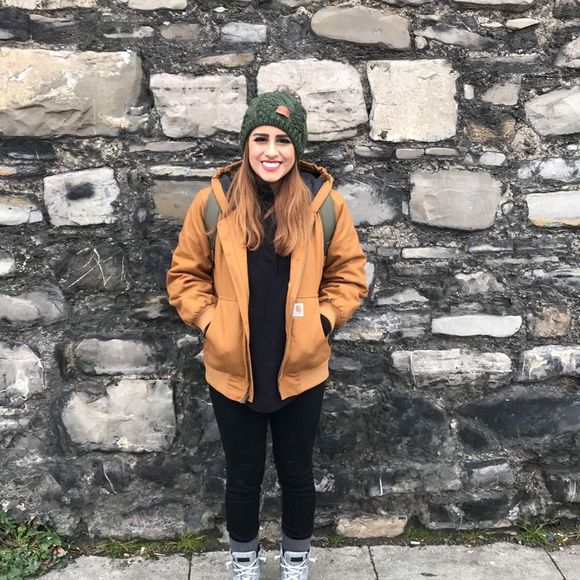 Meet your Posher, Janet - Picture 1 of 1